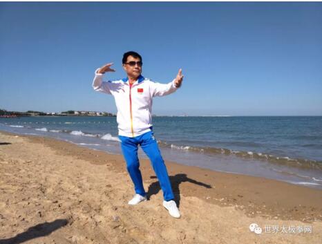 山海联动:张世昌日照海边练太极