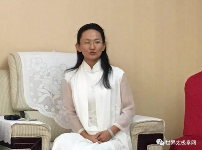 卢娟女士发言