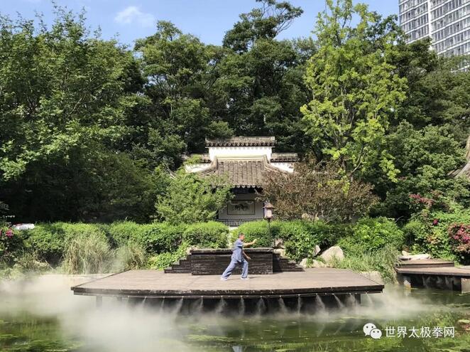 名家表演:黄建成
