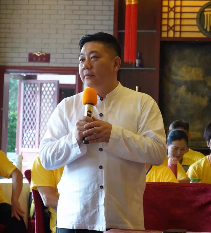 傅清泉先生在开学典礼上讲话