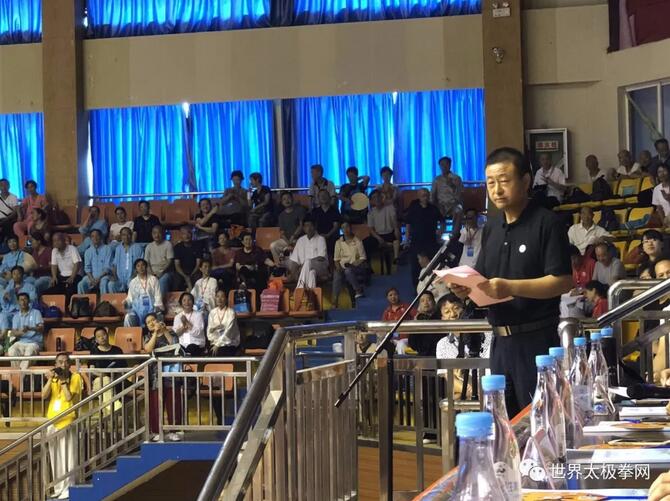铜川武术协会主席王建民主持开幕式
