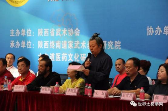 大会组委会主任李理强先生致开幕欢迎词