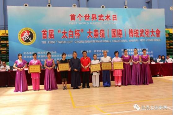 西北武术院的综合武术表演获得集体“最佳表演奖”