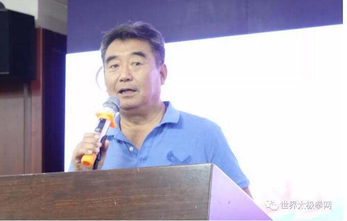 吕德和先生在论坛演讲
