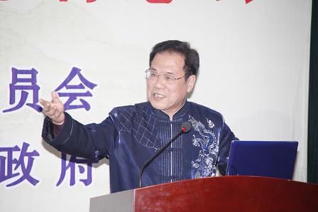 20130408周世勤在望都主持太极拳高端论坛(望都政协主席何仁道先生提供)