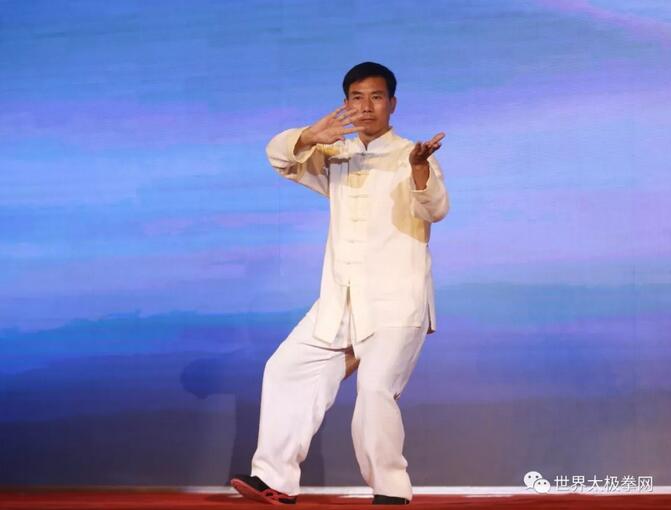 陈炳表演