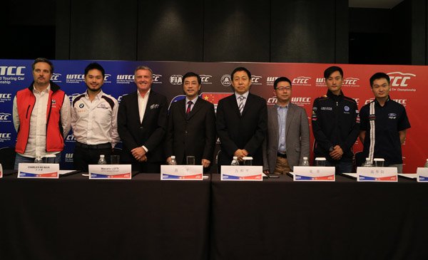 双方出席新闻发布会