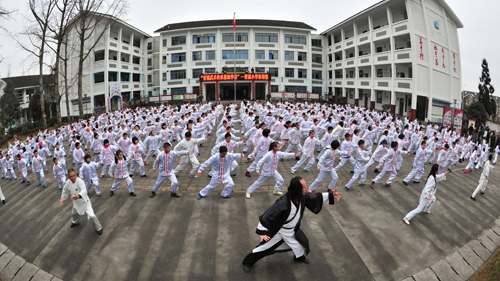 刘绥滨带领学生表演