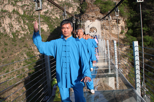 “太极乐享天地之美”空中太极精彩图片(四)