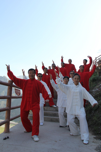 “太极乐享天地之美”空中太极精彩图片(八)