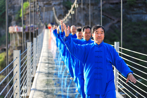 “太极乐享天地之美”空中太极精彩图片(十一)