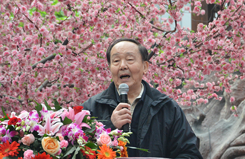 北京市体育运动委员会原主任万进庆先生致开幕词