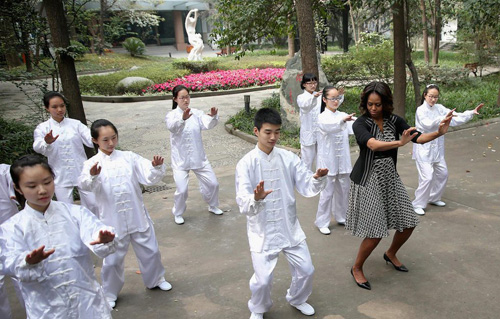 美国总统奥巴马夫人米歇尔成都学练太极拳2