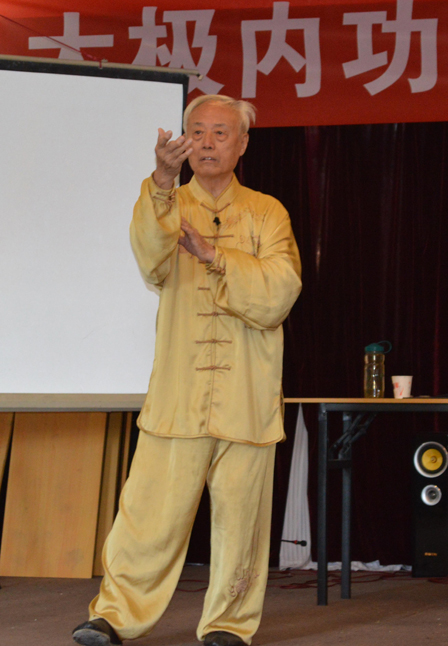 祝大彤演示拳法