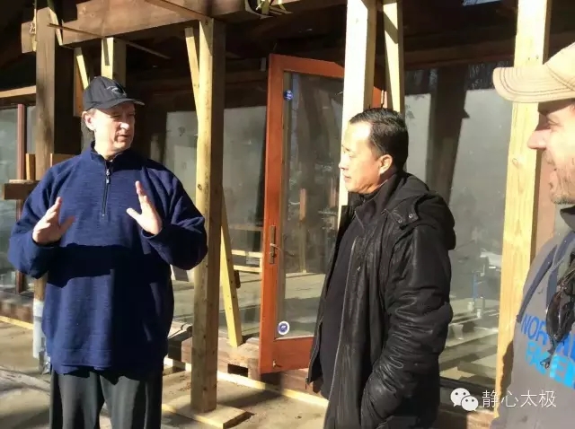 任先生与乔在位于纽约的在建中的太极山庄1