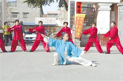 李文化在习练太极拳