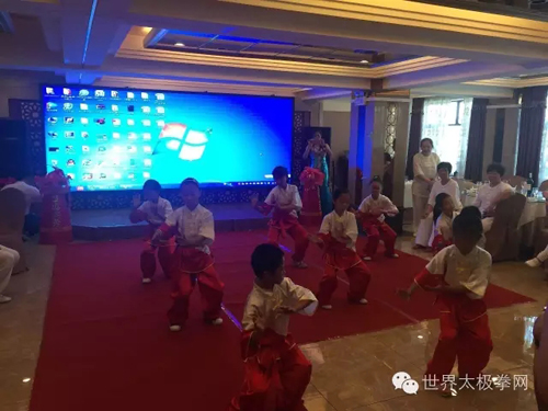 (乌鲁木齐博远太极拳馆青少年太极拳表演)