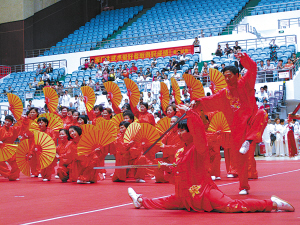 晓蕾太极队在宁波市传统武术大赛开幕式上表演节目