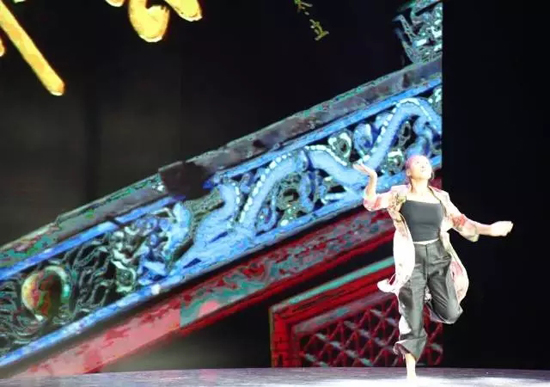 柯文女士演示生命性灵之舞