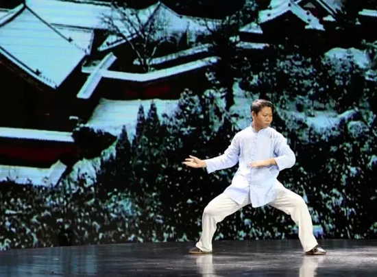 刘彦英先生演示太极拳
