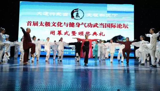 法国东方文化传播中心代表团在闭幕典礼上的精彩表演