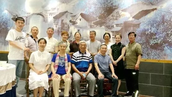 师徒合影留念