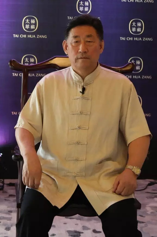 大师“太极坐”