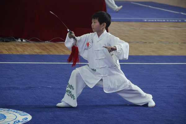安龙荷都武馆正在比赛表演