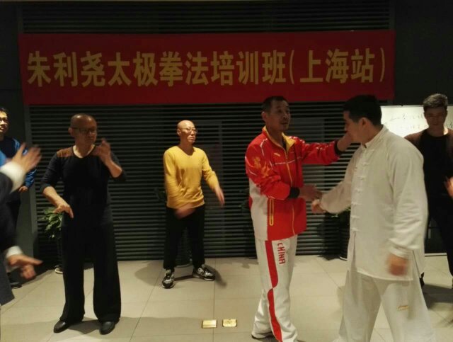 作者跟朱老师学拳照片