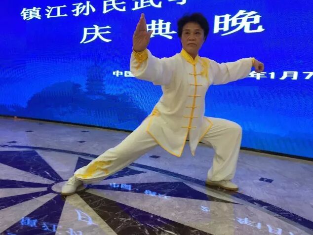 (董蓓表演陈式太极拳)