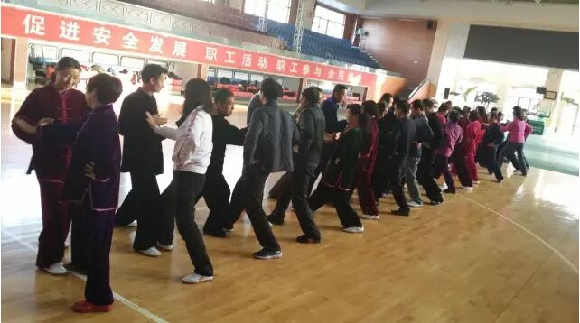 白安有老师现场教授太极推手基本技能