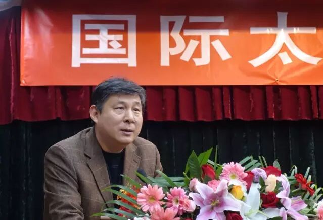 (对外经贸大学体育部主任胡东旭出席活动并讲话)