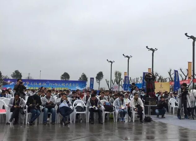 各太极拳协会、代表队雨中参会