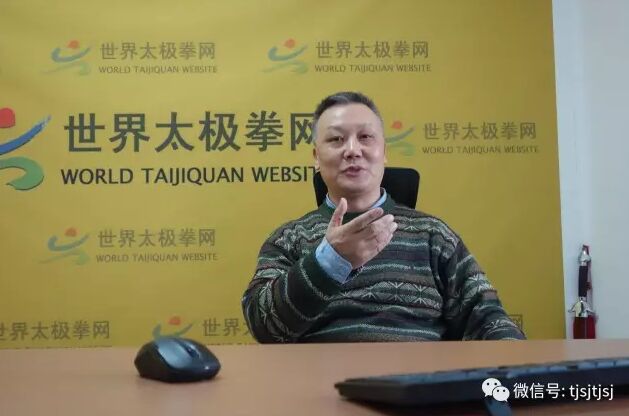 余功保先生在世界太极拳网做太极文化讲座直播
