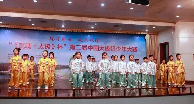 心世界幼儿园集体表演