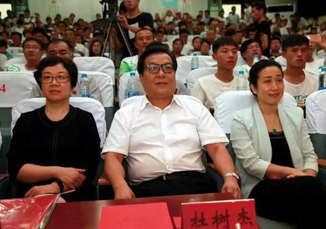 杜树杰(中)、李小杰(左)、魏新焕(右)