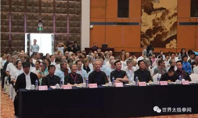 袁伟民先生出席论坛开幕式
