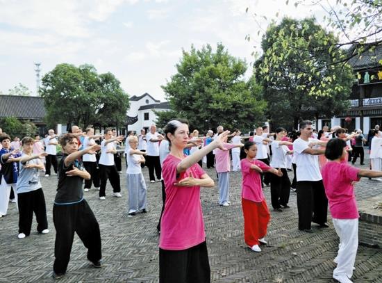 法国法太极武馆的的学员们在操练
