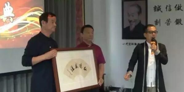 方秀敏先生赠送名家吴三大字画