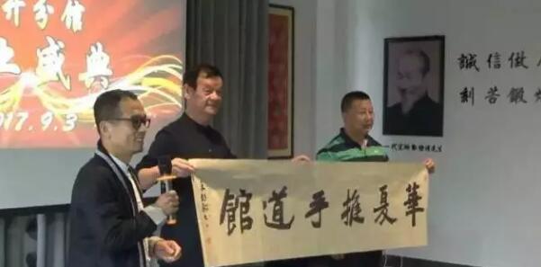 余郅成先生送亲笔书写做品