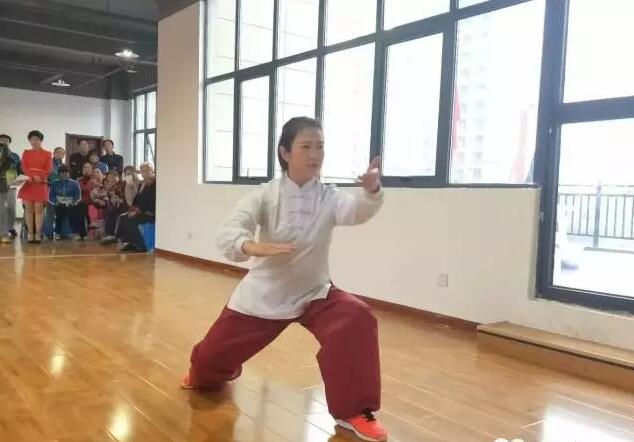 第十三届全运会群众太极拳冠军冯艳表演—24式太极拳