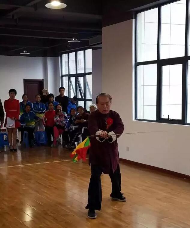 中国武术八段—赵幼斌表演杨式太极刀