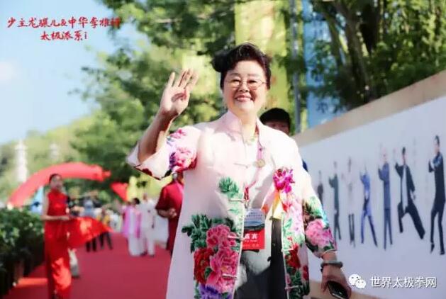 李敏弟老师走红毯