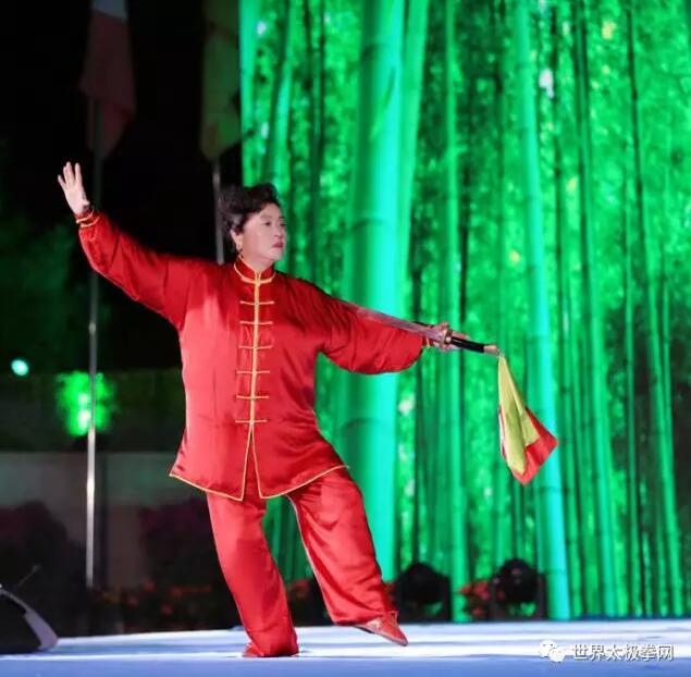 李雅轩杨氏太极刀,静若山岳,动若江河