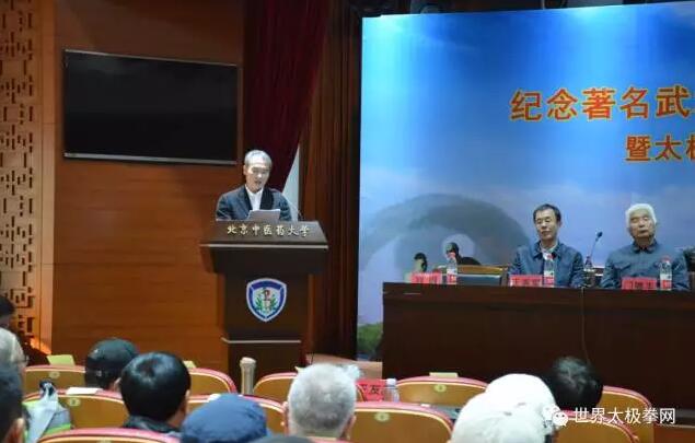 华城武术社社长刘钢先生为大家介绍华城武术社的发展