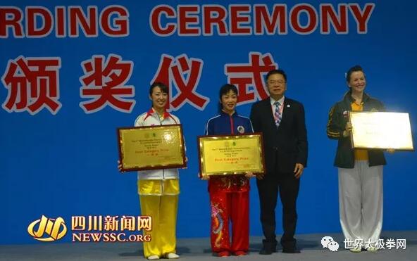 吴廷贵颁发境外组集体项目一等奖