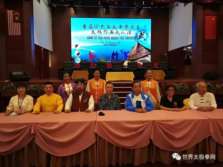 参会嘉宾、名家在会场