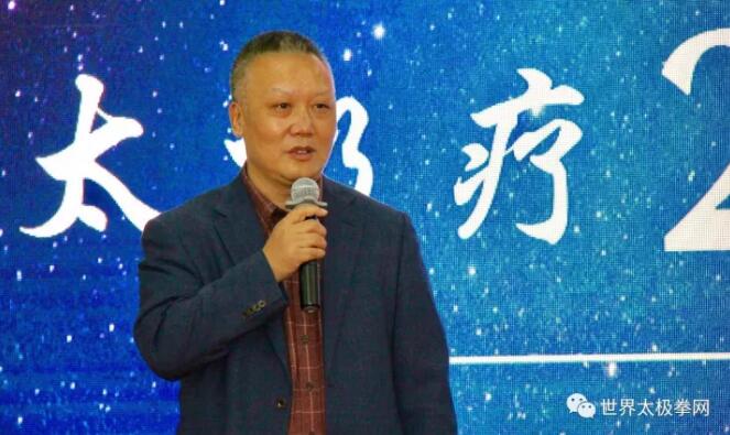 余功保在太极疗两周年庆祝会上讲话