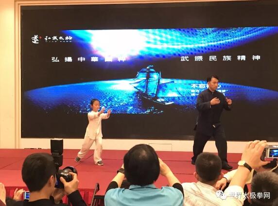 李斌先生表演