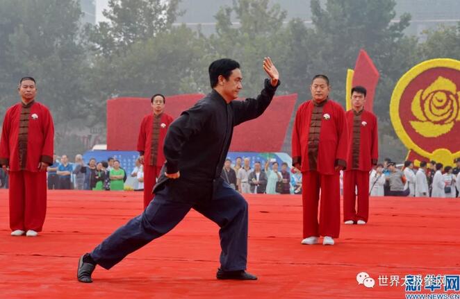 李剑方等展示王其和式太极拳